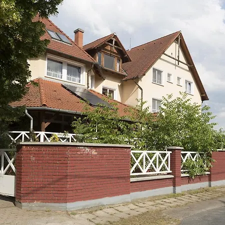 Francoise Hotel Balatonlelle